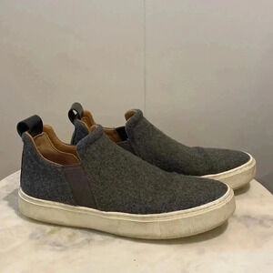 Vince men’s gray high top slip on sneakers size 7​​
